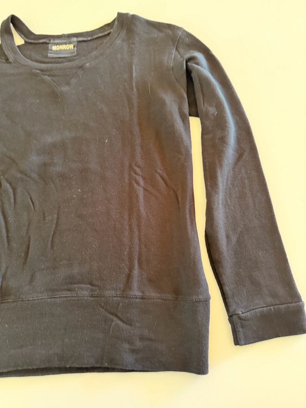 Monrow classic crew neck sweatshirt with distinctive shoulder cutout black Sz S - Picture 4 of 9